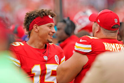 patrick-mahomes-says-he-met-taylor-swift-at-post-game-celebration-with-travis-kelce:-‘she’s-really-cool’