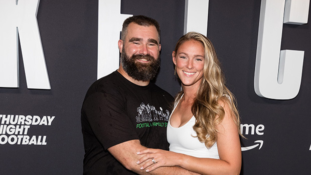 jason-kelce-&-wife-celebrate-his-daughter’s-first-eagles-game-with-cute-family-photo