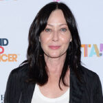 shannen-doherty-shares-selfie-amid-breast-cancer-battle:-‘every-day-i-pick-myself-up’