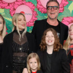 tori-spelling-poses-with-her-kids-at-universal-studios’-halloween-horror-nights