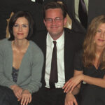 the-cast-of-‘friends’-reportedly-‘closer-than-ever’-following-matthew-perry’s-sudden-death