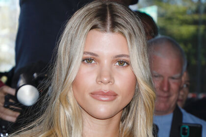 sofia-richie-swears-by-this-facial-mist-&-it’s-currently-30%-off-on-cyber-monday