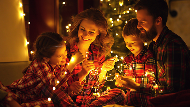 these-plaid-pajama-sets-are-perfect-for-the-whole-family-to-wear-on-christmas