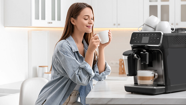 this-celeb-loved-coffee-machine-is-on-sale-for-under-$175-&-makes-the-perfect-christmas-gift