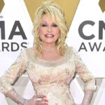 dolly-parton-reveals-why-she-refuses-to-text-anyone-&-still-has-a-fax-machine