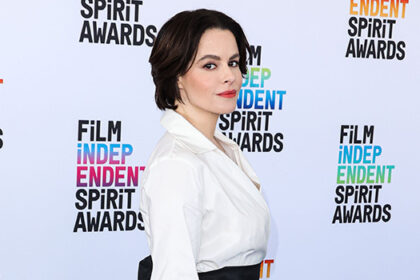 ‘schitt’s-creek’-star-emily-hampshire-apologizes-after-she’s-slammed-for-johnny-depp-and-amber-heard-costumes