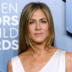 jennifer-aniston-brings-this-travel-size-detangler-on-every-trip-&-it’s-16%-off