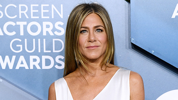 jennifer-aniston-brings-this-travel-size-detangler-on-every-trip-&-it’s-16%-off