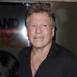 ryan-o’neal’s-wife:-everything-to-know-about-his-2-marriages-and-longtime-romance-with-farrah-fawcett