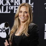 sheryl-crow’s-dating-history:-her-past-relationships-with-eric-clapton-to-lance-armstrong-&-more