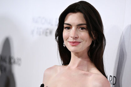 anne-hathaway-stuns-in-plunging-black-gown-at-national-board-of-review-awards