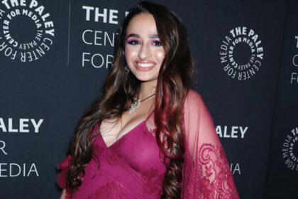 jazz-jennings-proudly-shows-off-her-70-pound-weight-loss-in-beach-photo