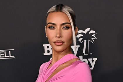 kim-kardashian’s-health:-what-to-know-about-her-battle-with-psoriasis-&-more