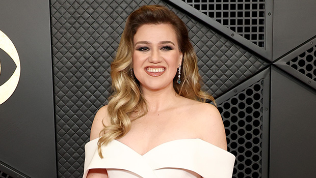 kelly-clarkson-dazzles-in-gorgeous-white-gown-&-brings-her-son-as-her-date-to-the-grammys