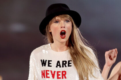 taylor-swift-gives-fan-her-’22’-hat-in-sweet-moment-during-her-‘eras-tour’-show-in-tokyo:-watch