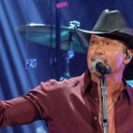 tim-mcgraw-honors-toby-keith-at-florida-show:-‘he-was-a-really-good-guy’