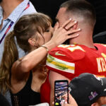 taylor-swift-passionately-kisses-travis-kelce-on-the-field-after-super-bowl-lviii-victory