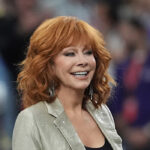 reba-mcentire-belts-out-incredible-rendition-of-national-anthem-while-wearing-shimmery-blazer-at-super-bowl:-watch