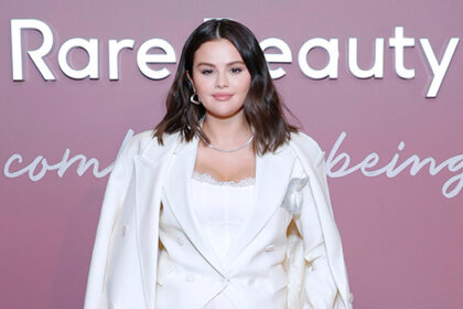 selena-gomez-shares-gorgeous-makeup-free-selfie-after-spending-valentine’s-day-with-benny-blanco