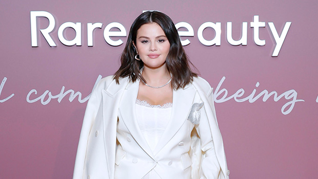 selena-gomez-shares-gorgeous-makeup-free-selfie-after-spending-valentine’s-day-with-benny-blanco