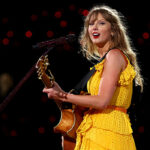taylor-swift-debuts-new-song-mashup-at-melbourne-show:-watch