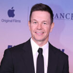 mark-wahlberg-jokes-about-not-being-in-dunkin’-commercial-with-ben-affleck-&-matt-damon:-‘i’m-working-my-way-in’