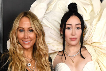 noah-cyrus’-graphic-reaction-to-mom-tish-cyrus-&-dominic-purcell-speculation
