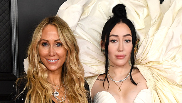 noah-cyrus’-graphic-reaction-to-mom-tish-cyrus-&-dominic-purcell-speculation