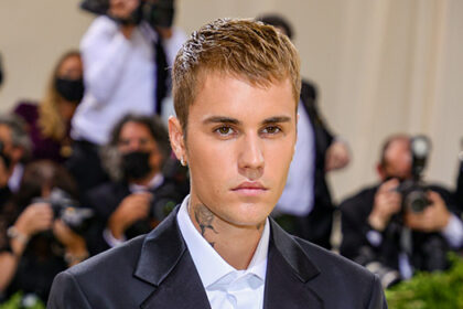 why-justin-bieber-reportedly-cried-in-social-media-photos