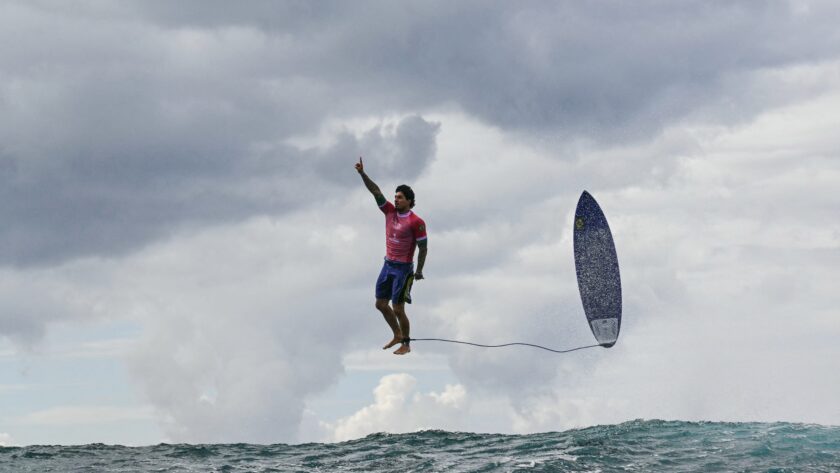 olympian-gabriel-medina-goes-viral-from-surfing-picture